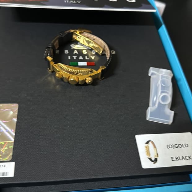 드바스크 금색 가죽 팔찌