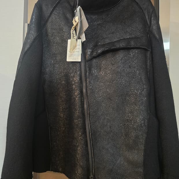 트랜짓 Transit 무스탕 가죽자켓 L사이즈입니다.