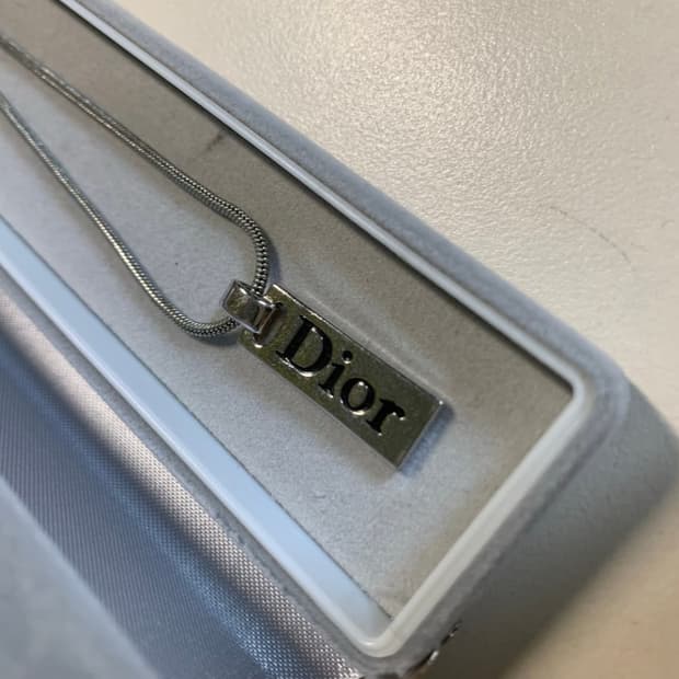 현아 디올 목걸이 (케이스 포함)