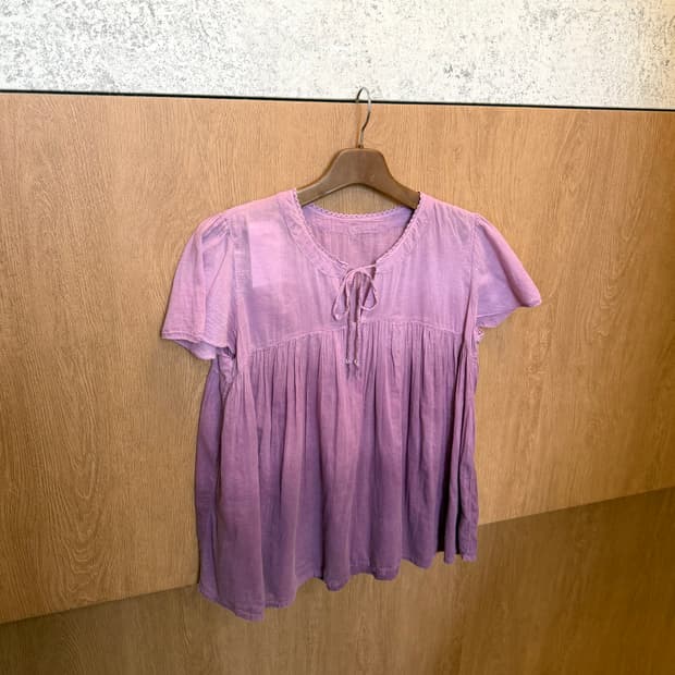 빈티지 반팔 라운드넥 블라우스 타이 스트링 디테일 루즈핏 퍼플