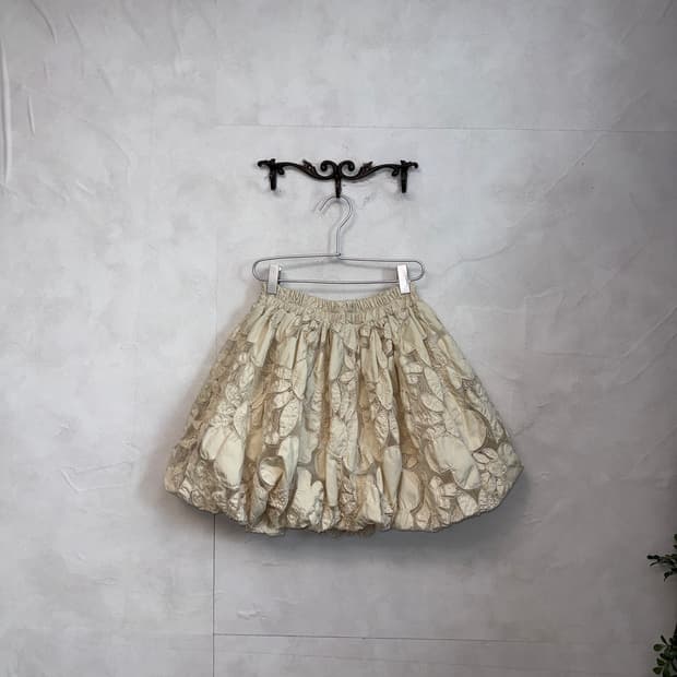 Ivory flower embossed balloon skirt