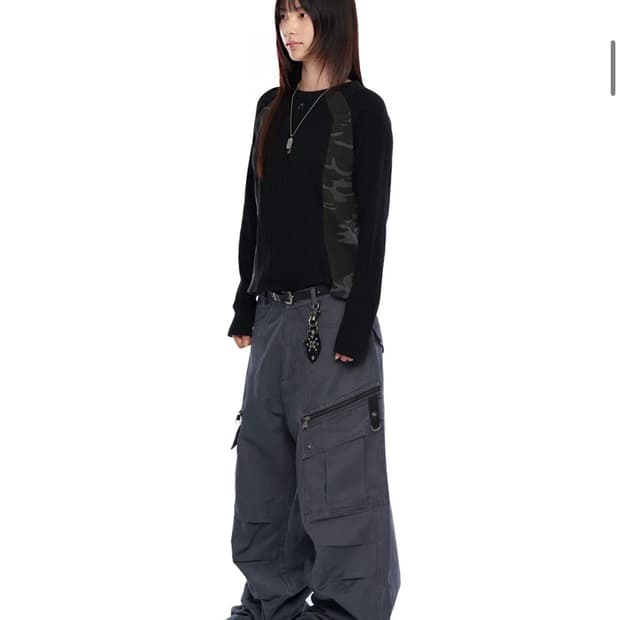 아캄 knee pin-tuck zippered Cargo pants 