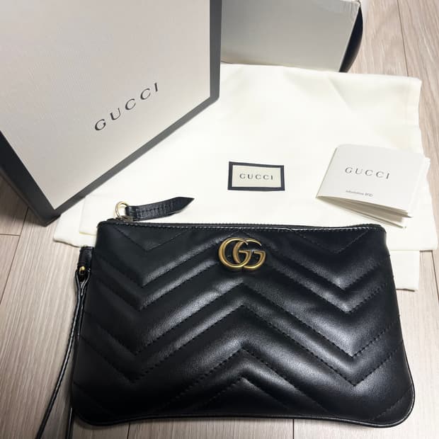 구찌 GG 마몬트 마틀라세 클러치/파우치백