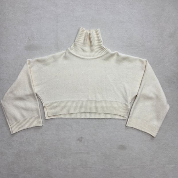 하구미 모리걸 와이드 크롭 터틀넥