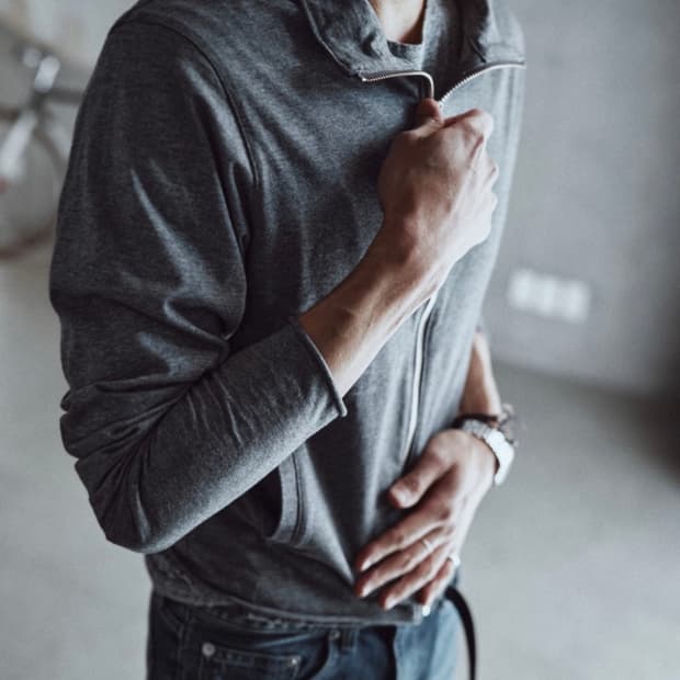 mono prive Textured High-neck Zip