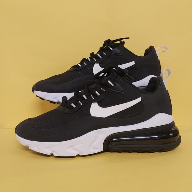 여성 나이키 에어맥스 270 리액트 블랙화이트 운동화 (250)