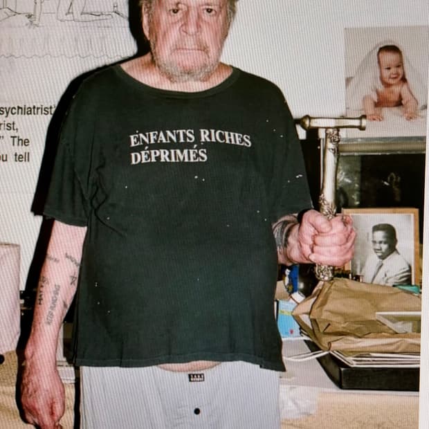 Erd 로고 티셔츠 삽니다