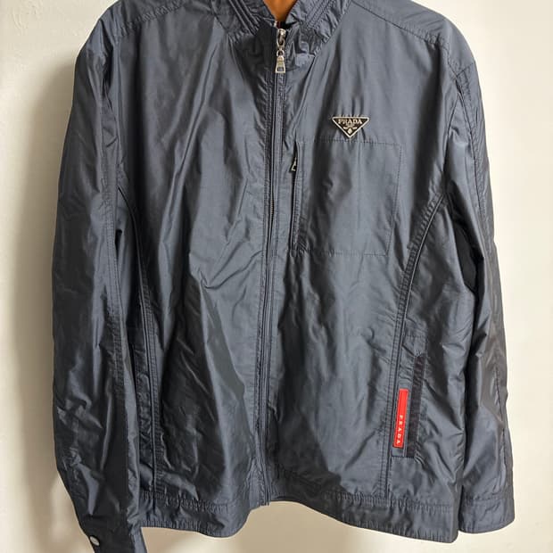 프라다 바람막이