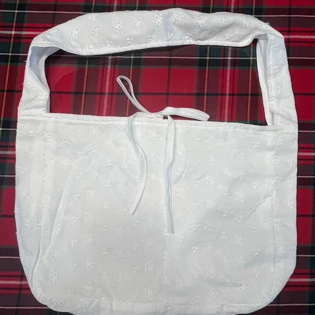 화이트 레이스 가방