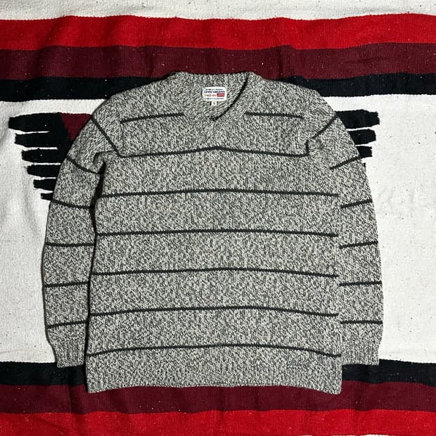 [리바이스] •Levi's V-neck Knit Sweater