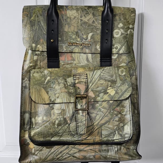 닥터마틴 레더백팩