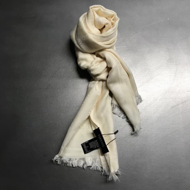 베르사체 실크 스카프