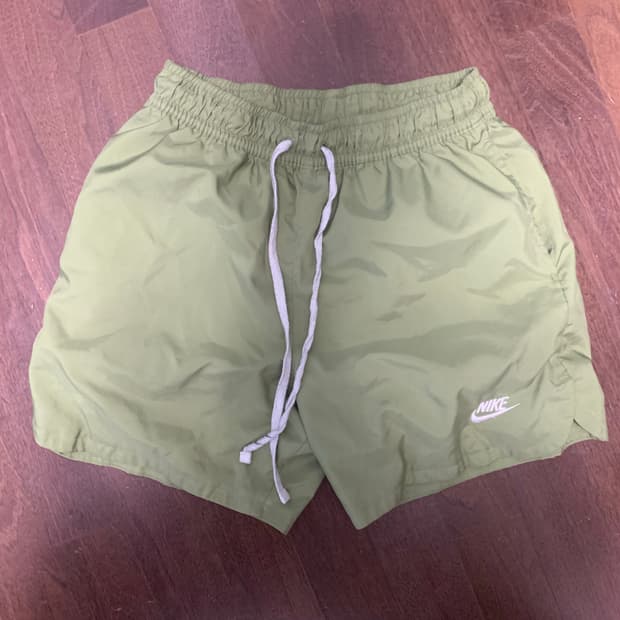 나이키 스우시 반바지 그린 s사이즈