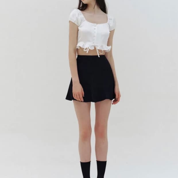 (옷장 정리) 카인더베이비 블랙 새틴 라인 미니스커트