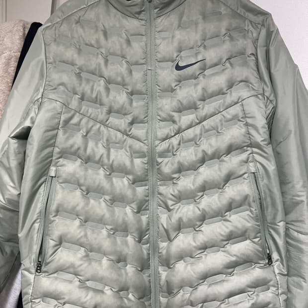 나이키 써마핏 에어로로프트 경량패딩