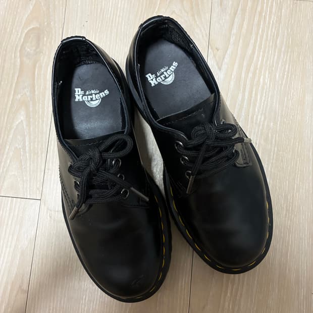 닥터마틴 1461 쿼드 블랙 폴리시드 스무스 230