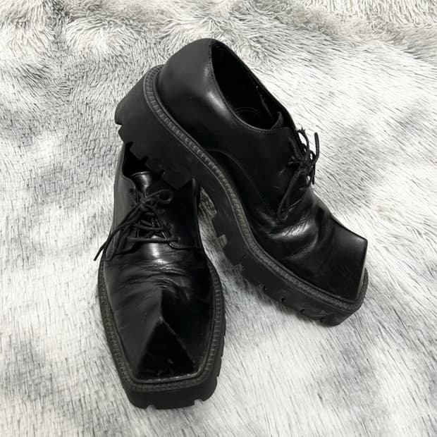 발렌시아가 라이노 더비 슈즈