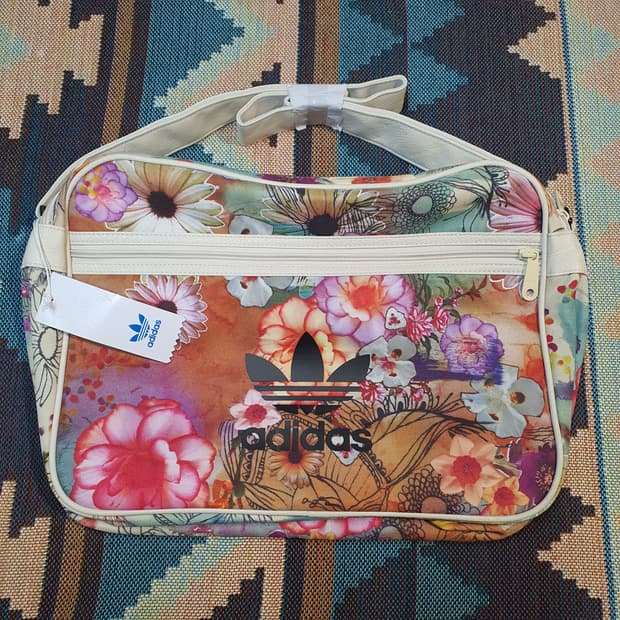 새상품 아디다스 메신저백