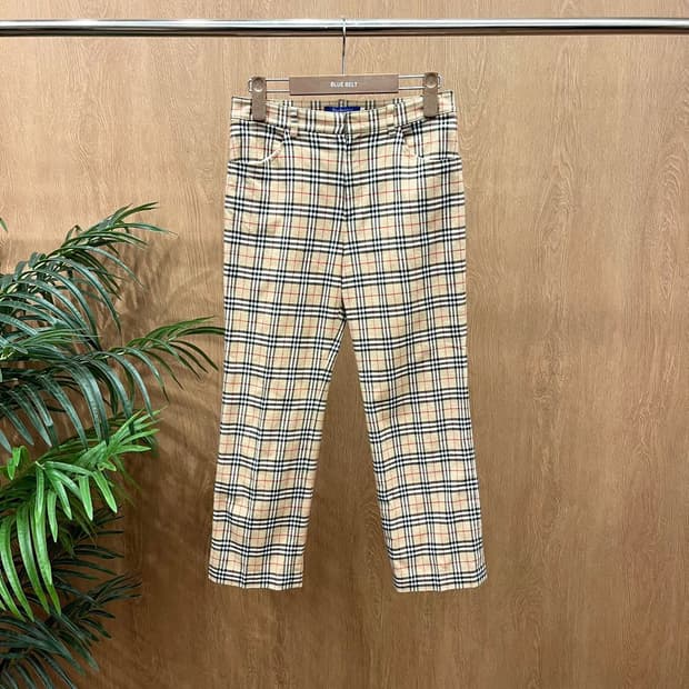 버버리 블루 라벨 코튼 팬츠 체크 패턴 백 포켓 디테일 8부 베이지