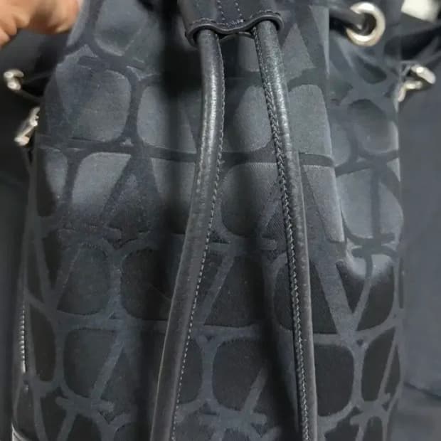 VALENTINO 발렌티노 아이코노그래피 버킷백