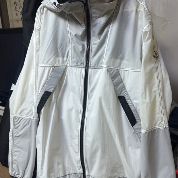 몽클레어 후드자켓 (화이트)