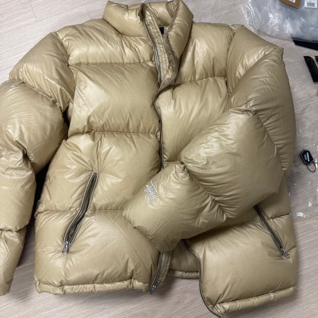 스투시 다운 퍼퍼 파라슈트 립스탑 코요테 M