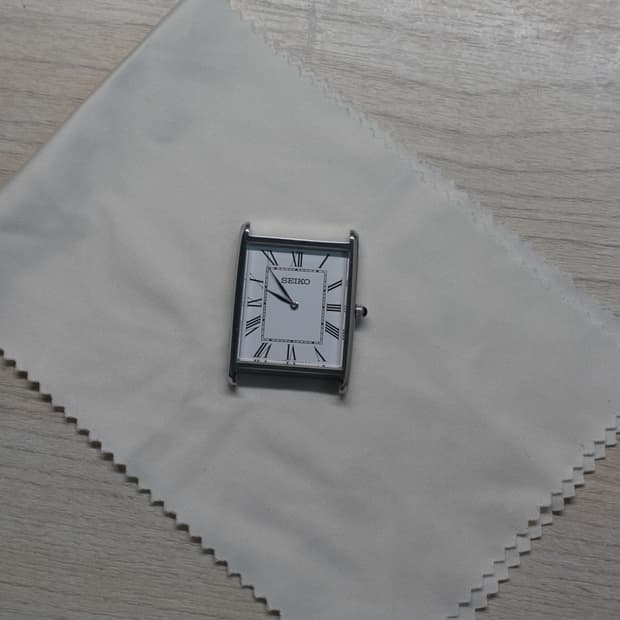 Seiko 세이코 Essentials Tank Quartz