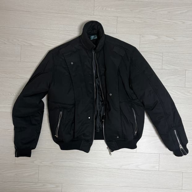 더 콜디스트 모먼트 봄버