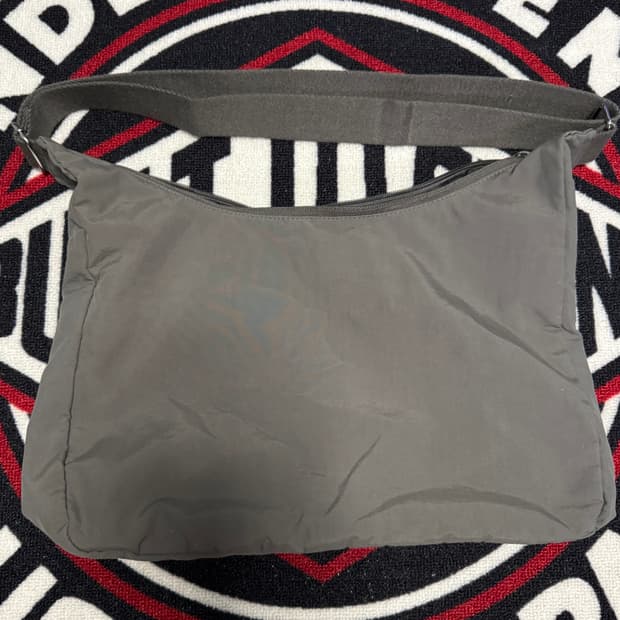 지유 숄더 크로스바디 백 그레이