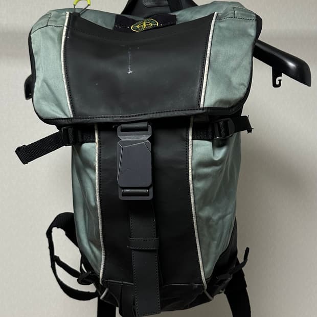 스톤아일랜드 와펜 리플렉티브 백팩 os 블랙