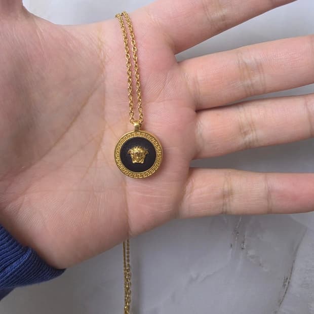 베르사체 메두사 목걸이