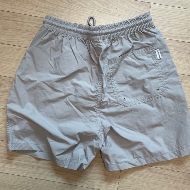 코드 그라피 그레이색 나일론 반바지 S