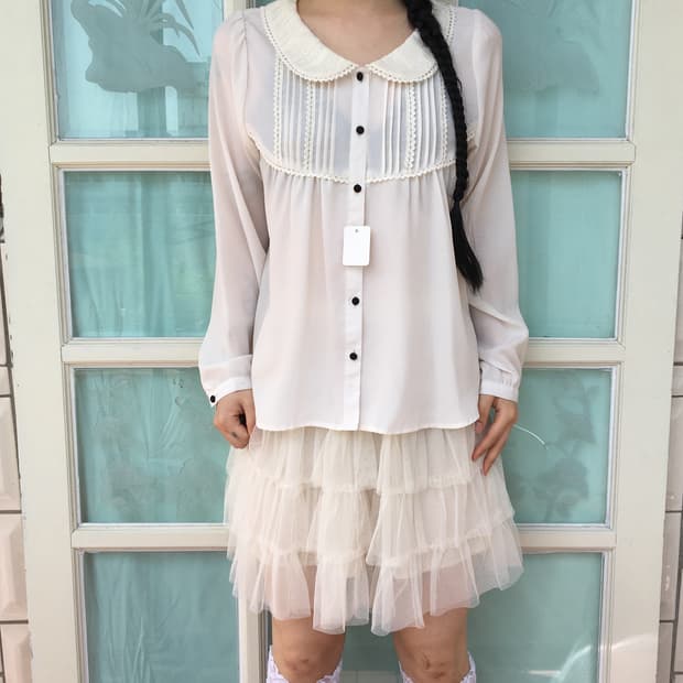 Lace trimming blouse