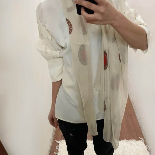질샌더 7부 블라우스 숄더 핀턱 사이드 슬릿 디테일 루즈핏 아이보리
