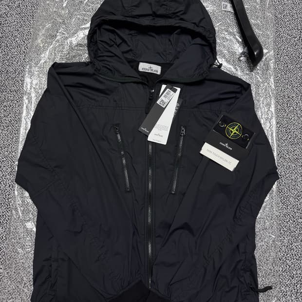 스톤아일랜드 스킨터치 나일론 바람막이 L사이즈