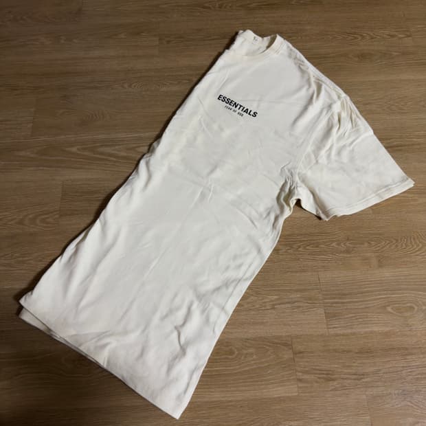 Essentials 18년도 초반 티셔츠 XL