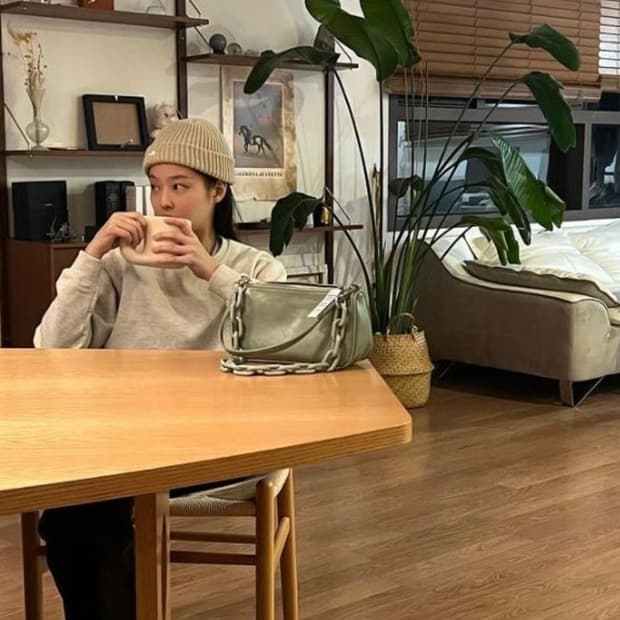 니히 엔벨롭 숄더백 olive bag