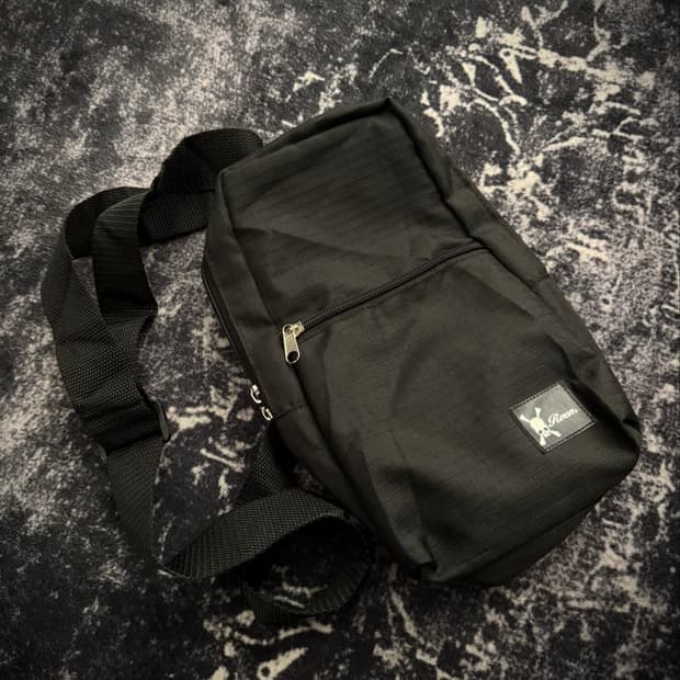 ”Roen“ Skull logo body bag