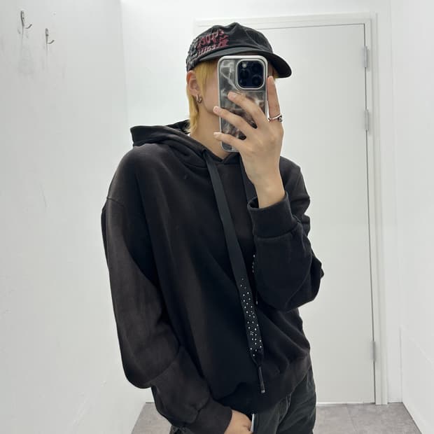 Fade black crop hoodie cubic stud