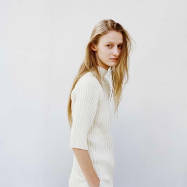 RIBBED MOCK NECK HALF SLEEVES TOP