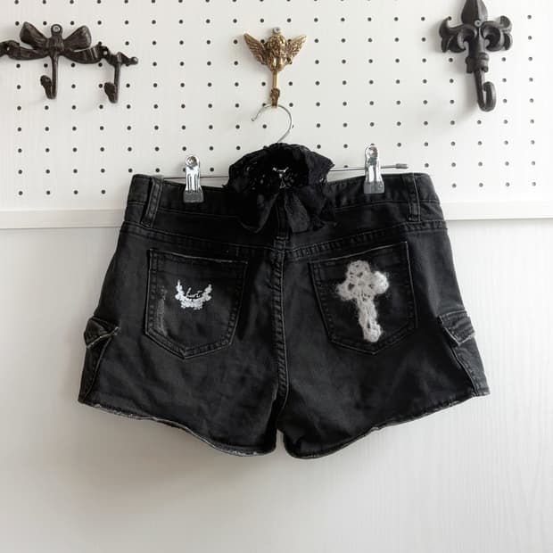 • black spandex cargo pocket shorts
