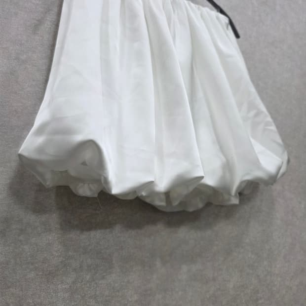 CHA 화이트 벌룬 미니스커트