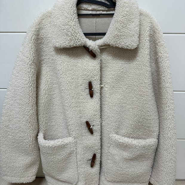 에잇세컨즈 털코트