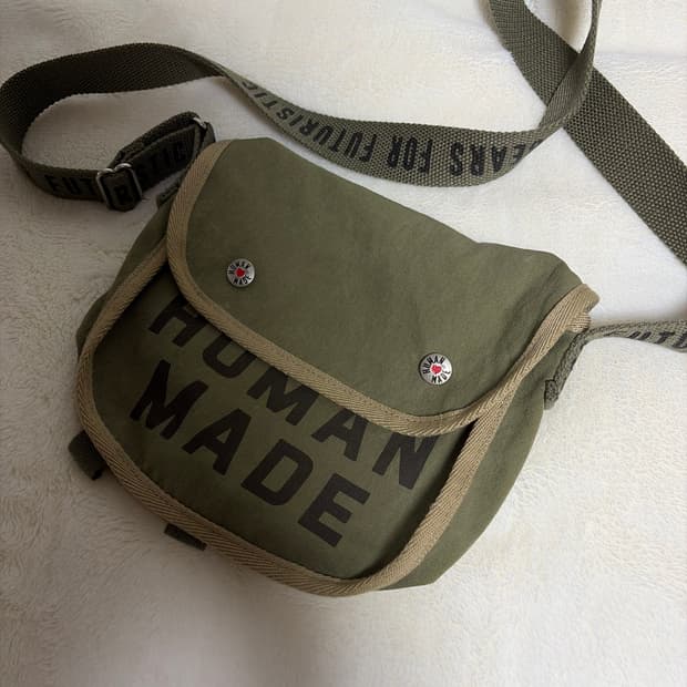 휴먼메이드 크로스백 