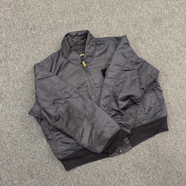 알파 인더스트리 빈팉지 MA-1 블랙 항공점퍼