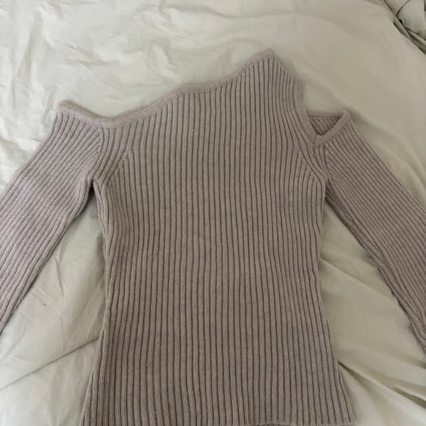 모카베이지 오프숄더