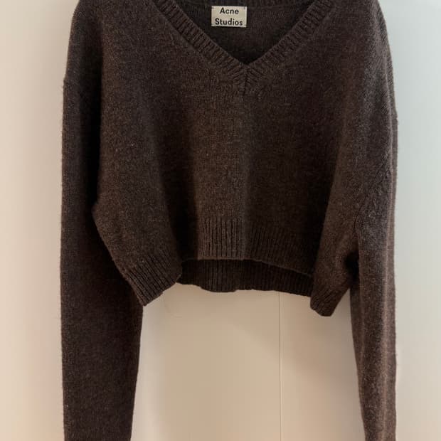 Acne Studios 아크네 브라운 울 100% 브이넥 크롭 니트스웨터