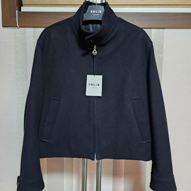 솔리드옴므 명작 하이넥 울 크롭자켓 블랙 46