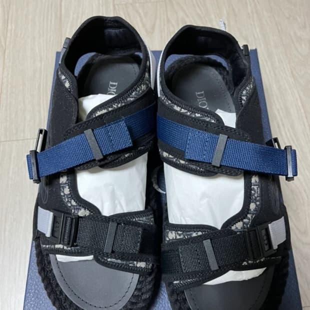 디올 아틀라스 오블리크 샌들