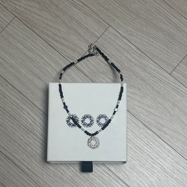 999휴머니티 목걸이